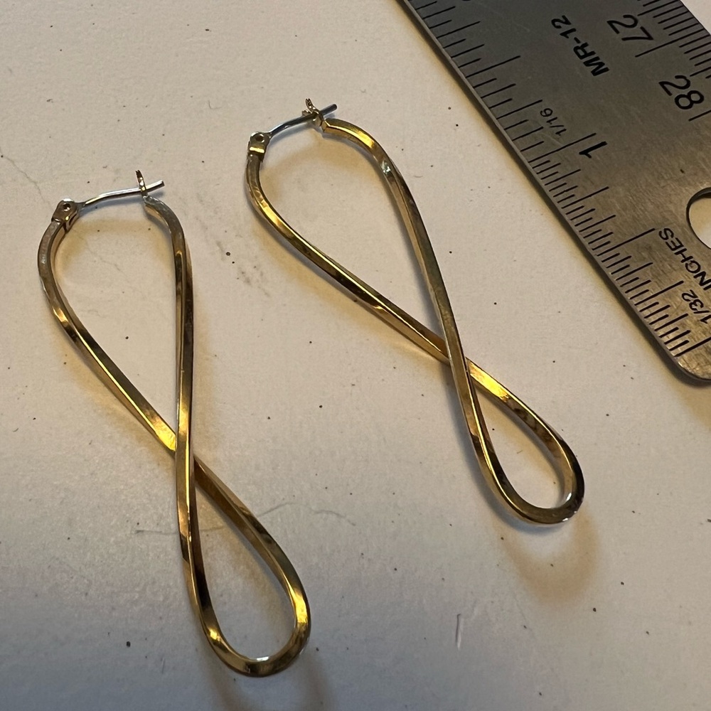 Elegant Gold Hoop Earrings